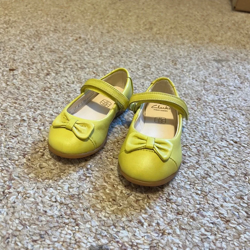 Clarks First Shoes Kids Lime Green Leather Mary Jane Bow Flats Size 5.5 M US